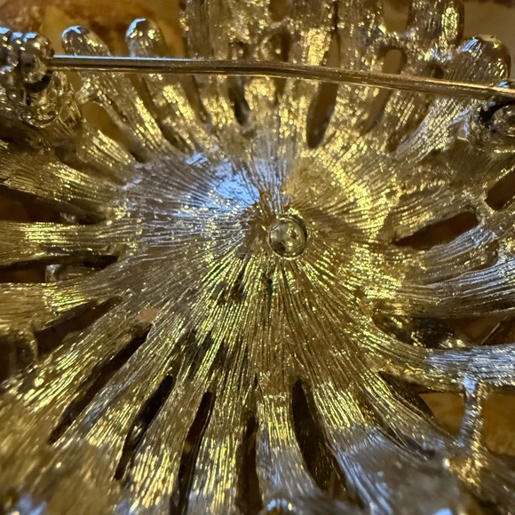 Vintage rhinestone and Pearl Silver  Floral Brooch - Picture 3 of 10